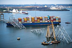 Archivo:Aerial view of the wreckage of the Francis Scott Key Bridge, in Baltimore - 240329-G-G0211-1001