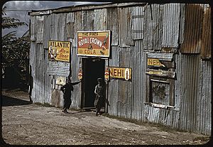 Archivo:African American migratory workers by a 'juke joint'. Belle Glade, Florida, February 1941
