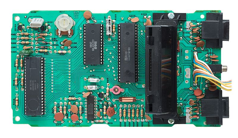 Atari-2600-Six-Switch-Motherboard-Flat