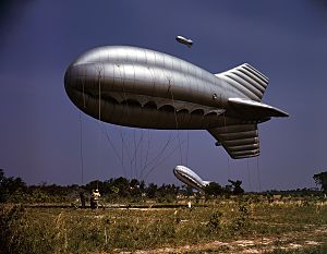 Archivo:Barrage balloon fsac 1a35100