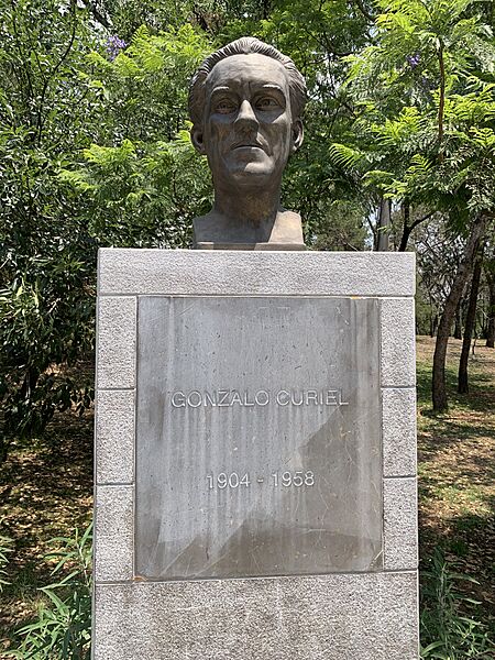 Busto de Gonzalo Curiel