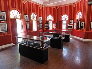 Archivo:DSC01915 - Vista parcial salon de historia en el Museo Parque de Bombas, Ponce, Puerto Rico