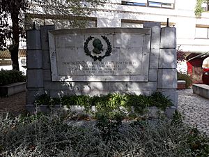 Archivo:Denkmal Ibanez e Ibanez de Ibero