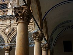 Detall del claustre de la Universitat, Col·legi de sant Doménec d'Oriola