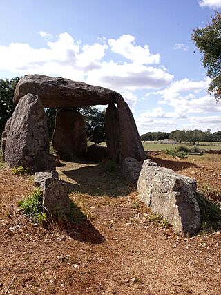 Dolmen Barcarrota - panoramio.jpg