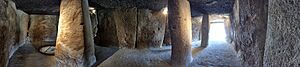 Archivo:Dolmen de Menga 20170412-114210-2959-6-a1b2c1