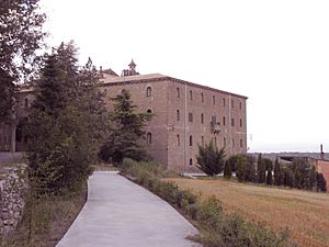 Archivo:El monestir del Miracle - Les façanes sud i est