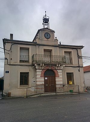 Archivo:Frumales, ayuntamiento