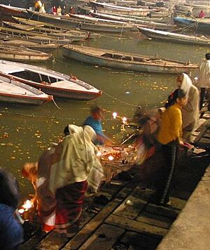 Archivo:Ganges ceremony candles