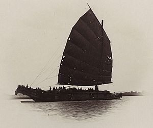 Archivo:Hongkong-junk-circa-1880-photo-by-lai-afong