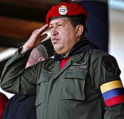 Archivo:Hugo Chávez salute
