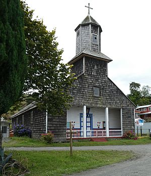 Archivo:Iglesia de Calen. Comuna de Dalcahue. Isla Grande de Chiloé. Chile