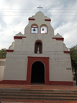 Iglesia de Santo Domingo de Guzmán - Fachada - Guataquí.jpg