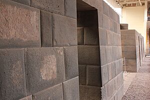 Archivo:Koricancha Tample, Cusco, Peru - Laslovarga (2)