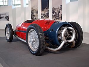 Archivo:L'evoluzione dell'automobile (3801269126)