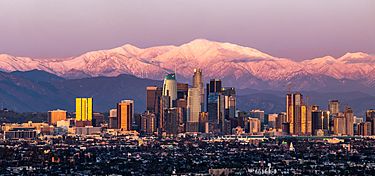 Archivo:Los Angeles with Mount Baldy