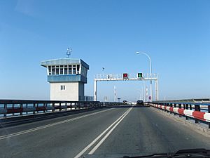 Archivo:Mitad del Puente Carranza, Cádiz