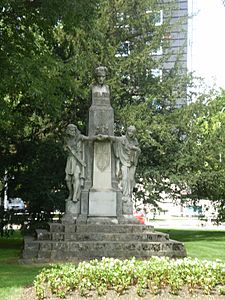 Monumento a Francisco Navarro Villoslada