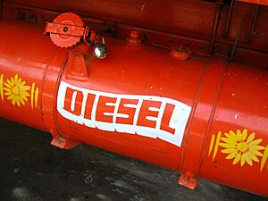 Archivo:Red diesel tank