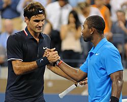 Archivo:Roger Federer & Donald Young (7898185298)