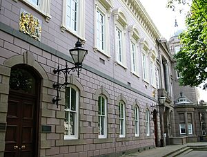 Archivo:Royal Court States Building Saint Helier Jersey