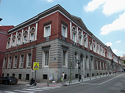 Archivo:Universidad Central e Instituto Cardenal Cisneros (Madrid) 01