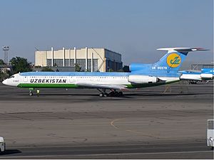 Archivo:Uzbekistan Airways Tupolev Tu-154B-2 Dyubin