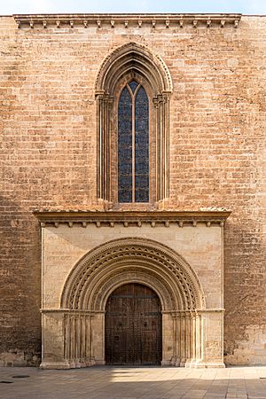 Archivo:Valencia cathedral 2022 - porta almoina