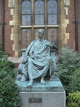 Archivo:William Pitt sculpture at Pembroke College, Cambridge