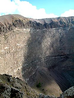 Archivo:Wnętrze krateru Wezuwiusz