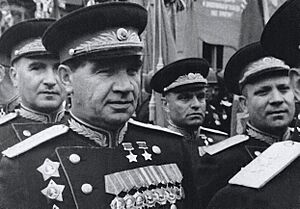 Archivo:Дважды Герой Советского Союза генерал-полковник В. И. Чуйков на Параде Победы