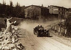 Archivo:1932-04-10 Mille Miglia Passo della Futa Alfa Romeo 8C 2300 Trossi+Brivio
