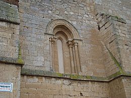 19 Monasterio de Palazuelos fachada poniente ventana nave norte ni