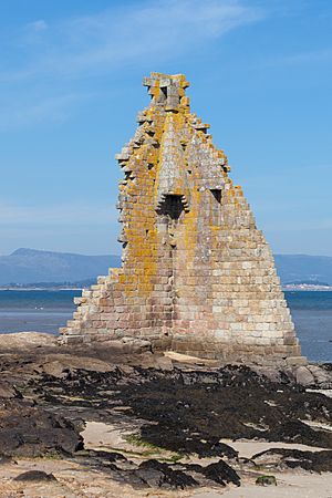 Archivo:2013. Torre de San Sadurniño. Cambados. Galicia (Spain)-2