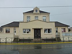 Andres (Pas-de-Calais) écoles, ancienne mairie.JPG