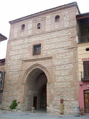 Archivo:Arevalo - Arco de Alcocer 1