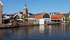 Archivo:Bodegraven , de Sint Galluskerk RM9751 vanaf de Oude Rijn IMG 9246 2021-05-30 18.21