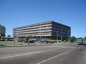 Archivo:Buenos Aires - Ciudad Universitaria - Pabellón 2