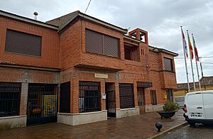 Archivo:Casa consistorial de El Carpio (Valladolid)