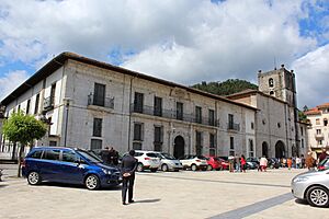 Archivo:Conjunto Histórico de la Villa de Pravia. 02
