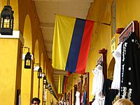 Archivo:Flags of Colombia in Cartagena