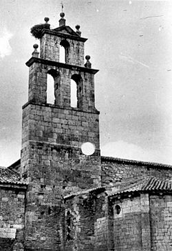 Archivo:Fundación Joaquín Díaz - Monasterio. Torre - Abadía de Retuerta (Valladolid)