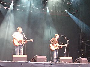 Archivo:Gary Lightbody and Nathan Connolly at Pukkelpop 2006