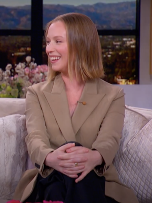 Hannah Einbinder on The Jennifer Hudson Show.png