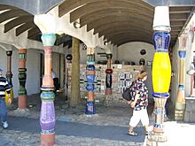 Archivo:Hundertwasser Toilets, Kawakawa - interior 2