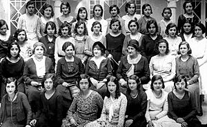 Archivo:Maestras españolas ca.1925