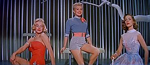 Archivo:Marilyn Monroe, Betty Grable and Lauren Bacall in How to Marry a Millionaire trailer