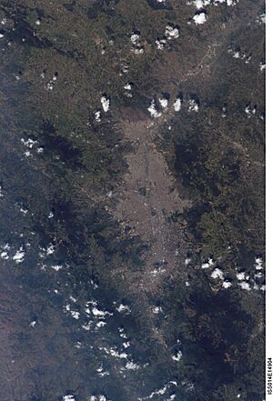 Archivo:Medellín satelital