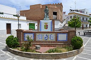 Archivo:Monumento a La Petenera (35515340011)