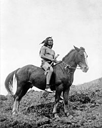 Archivo:Nez Perce warrior on horse